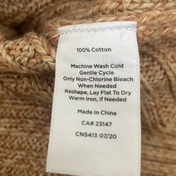 Beautiful sweater, perfect condition. - Picture 4 of 4